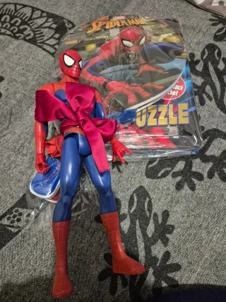 Spider-Man Action Figure + Puzzle libro e racchett