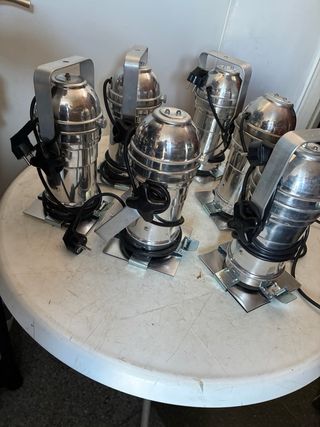 Focos de espectáculo metálicos