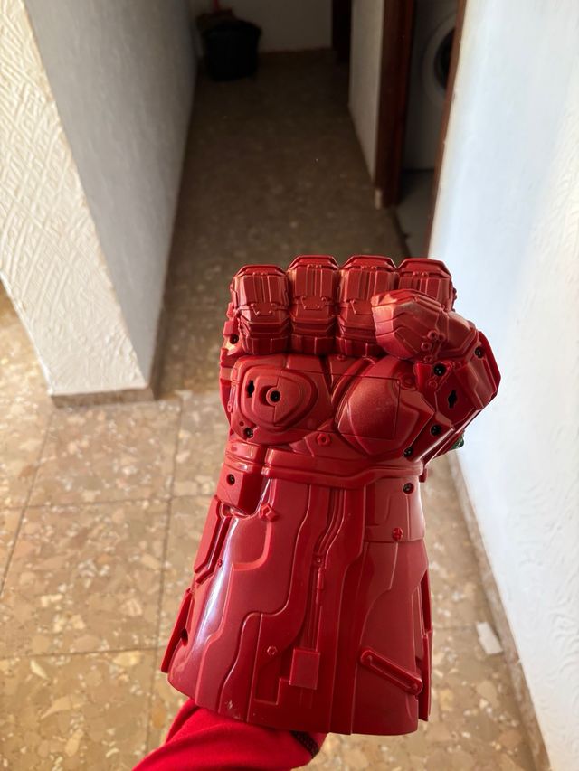 Puño Iron Man