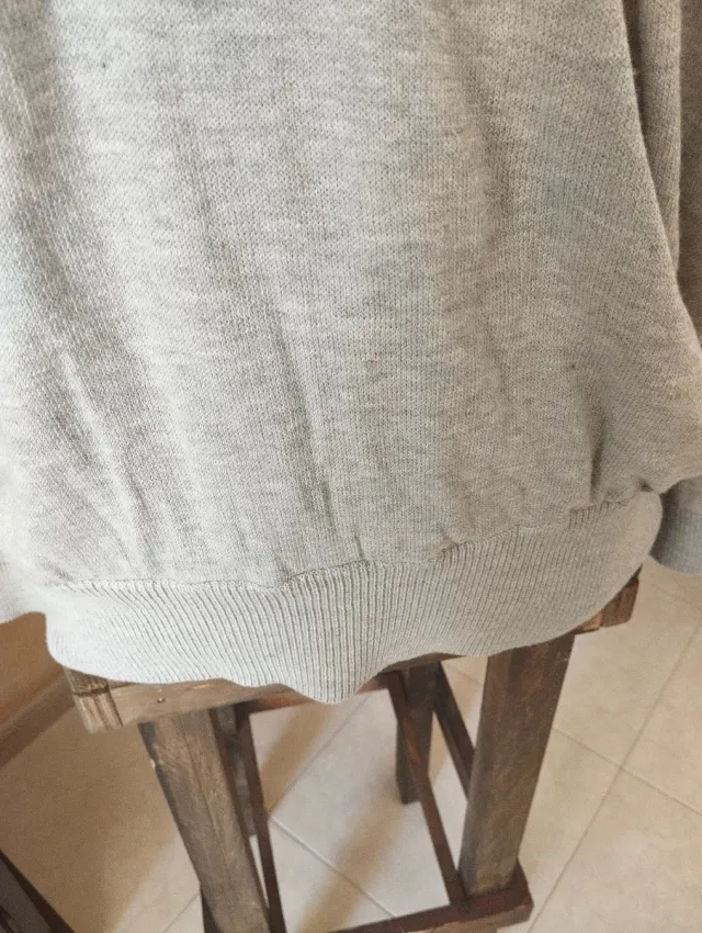 Maglia grigia a incrocio