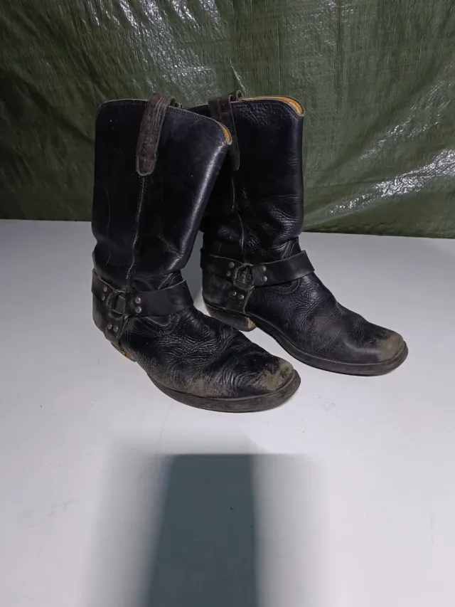 Botas de cuero negras estilo motero