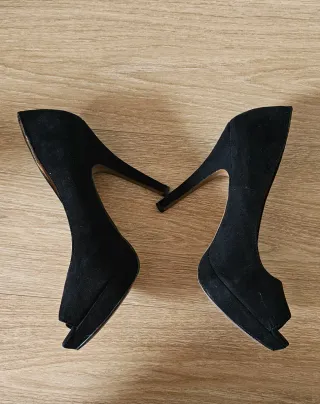 Zapatos tacón negros ante peep toe