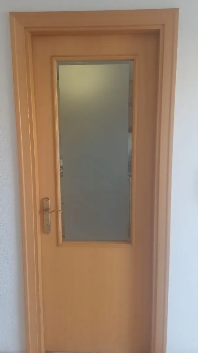 Puerta Madera con Cristal