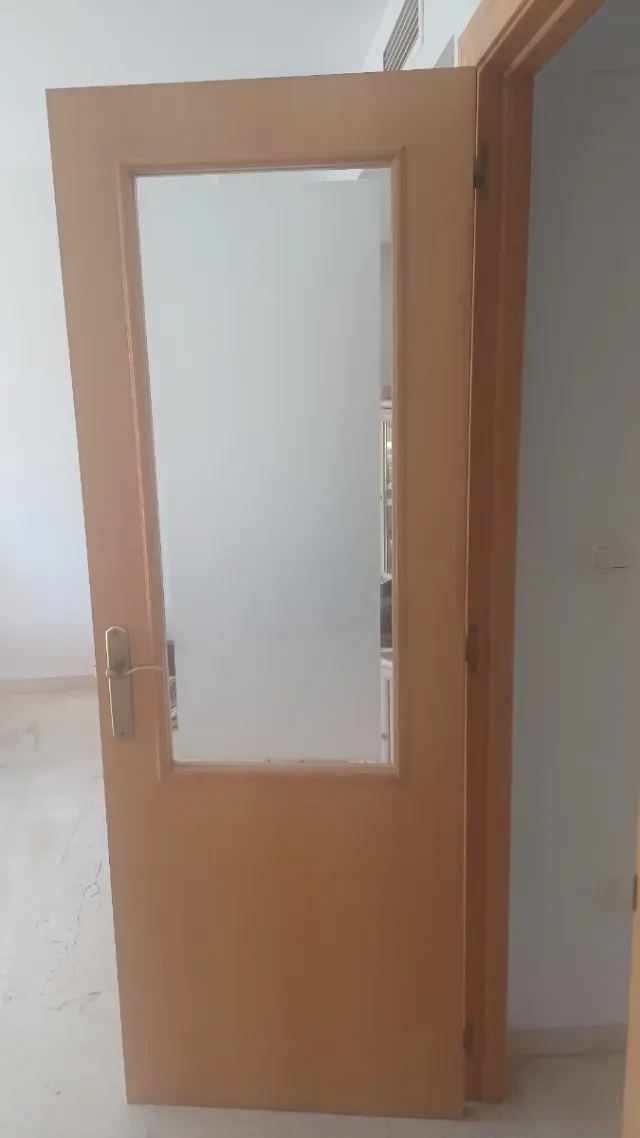 Puerta Madera con Cristal