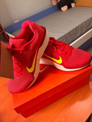 Zapatilla Nike Winflo 11 Crimson/Volt talla 41