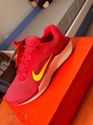 Zapatilla Nike Winflo 11 Crimson/Volt talla 41