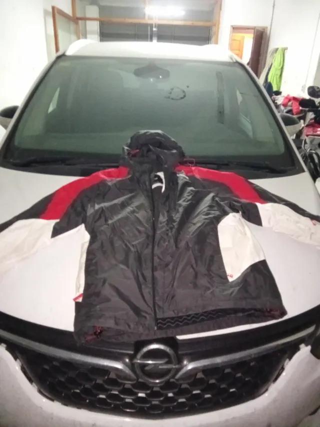 Tabla de Snowboard Solomon con fijaciones Burton.