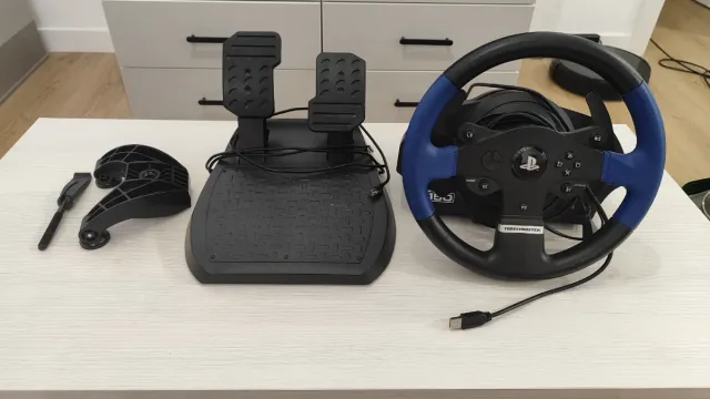 Volante Thrustmaster T150 PS4