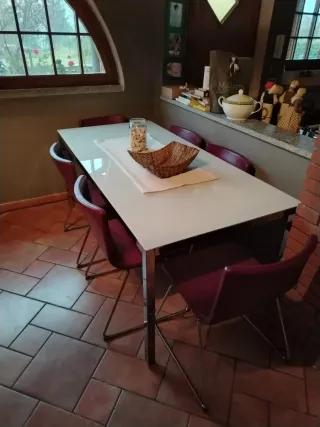 Tavolo in vetro e acciaio piu 6 poltroncine