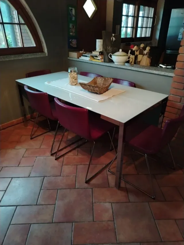 Tavolo in vetro e acciaio piu 6 poltroncine
