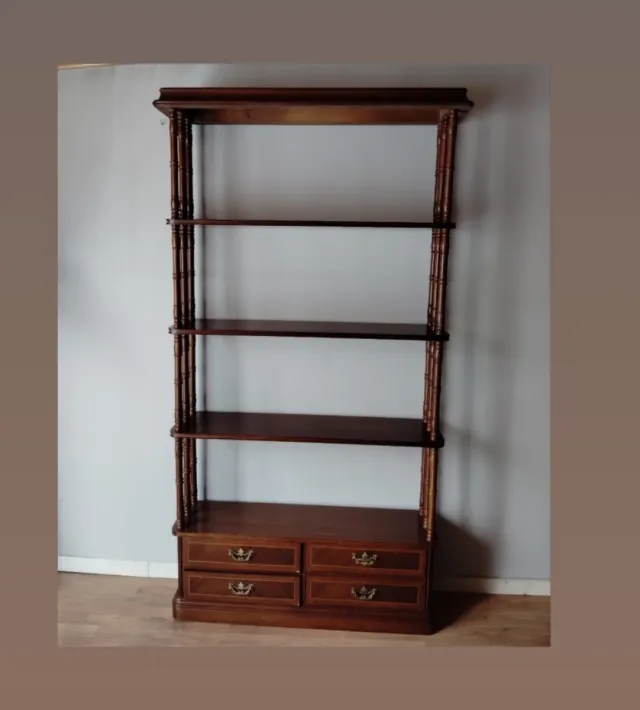 Librería clásica de madera con cajones