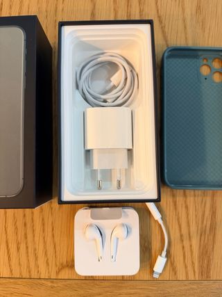 iPhone 11 Pro 256 GB verde midnight + accesorios