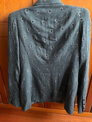 Blazer Scalpers gris detalles metalizados Talla 38