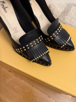 Zapatos Menbur Talla 37 Negros y Dorados