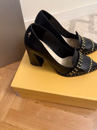 Zapatos Menbur Talla 37 Negros y Dorados