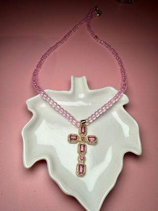 Collar Cruz Perlas Rosas y Doradas