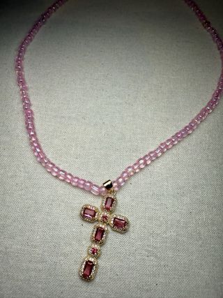 Collar Cruz Perlas Rosas y Doradas