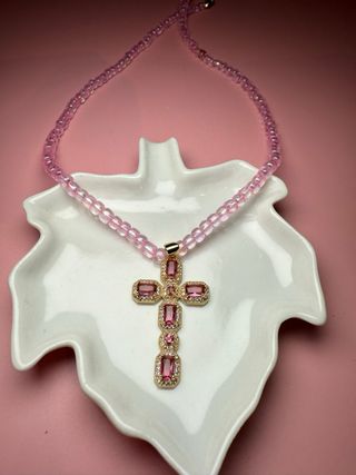 Collar Cruz Perlas Rosas y Doradas