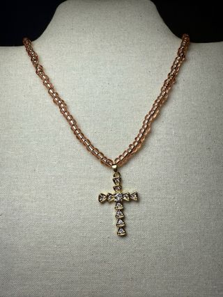 Collar Cruz Dorado con Perlas Rosas