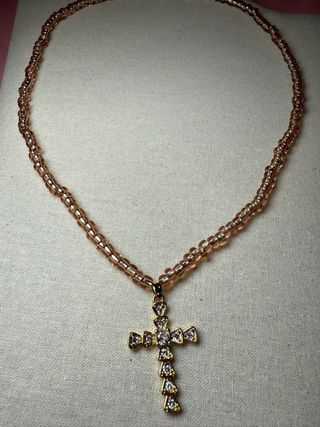 Collar Cruz Dorado con Perlas Rosas