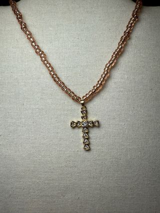 Collar Cruz Dorado con Perlas Rosas