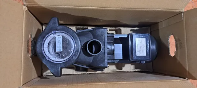 Bomba Piscina Hayward Negra Transparente