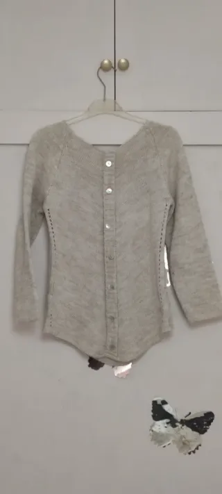 Lote de ropa de mujer variado.