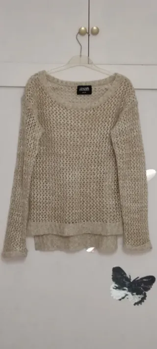 Lote de ropa de mujer variado.