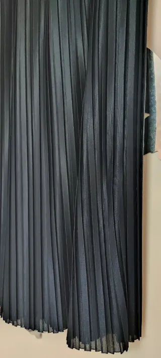 Lote de ropa de mujer variado.