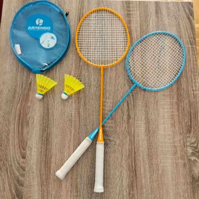 Set Raquetas Bádminton Artengo + Volantes y funda.