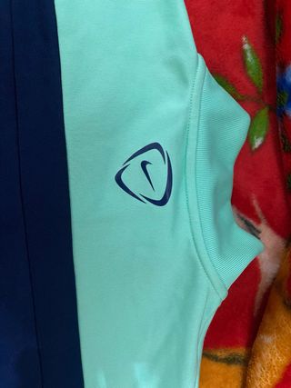 Chaqueta deportiva Nike azul y verde