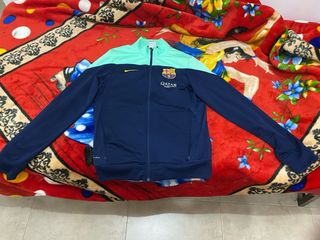 Chaqueta deportiva Nike azul y verde