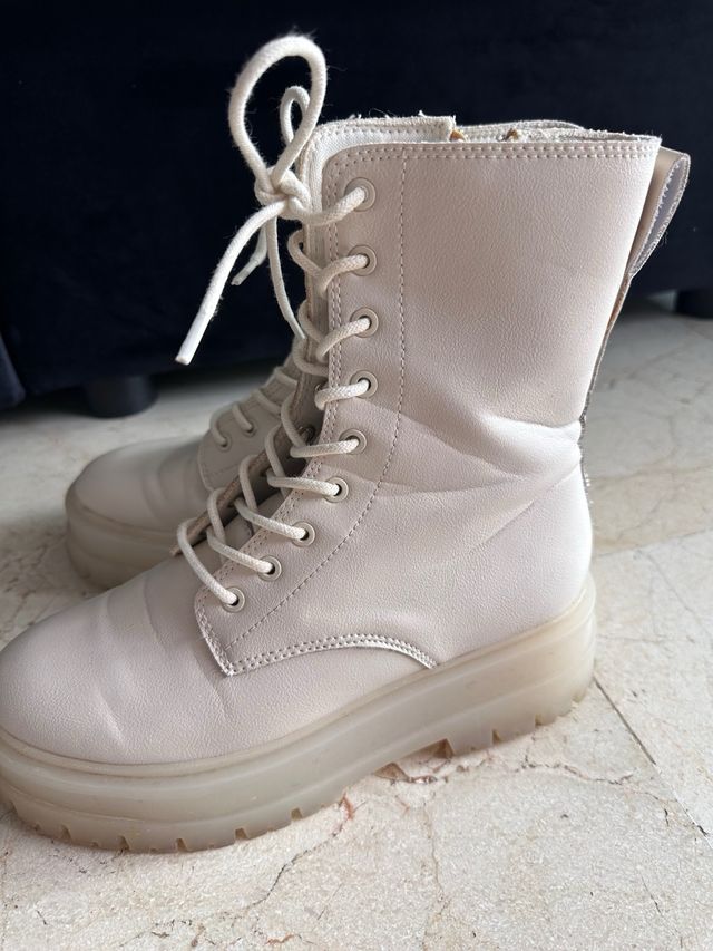 Stivali Bianchi Stradivarius