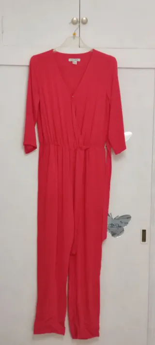 Lote de ropa de mujer variado.