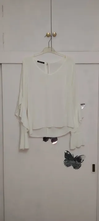 Lote de ropa de mujer variado.