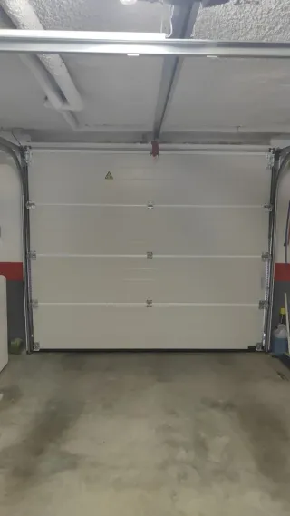 Puerta seccional de garaje Hormann completa