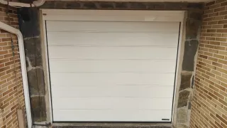 Puerta seccional de garaje Hormann completa