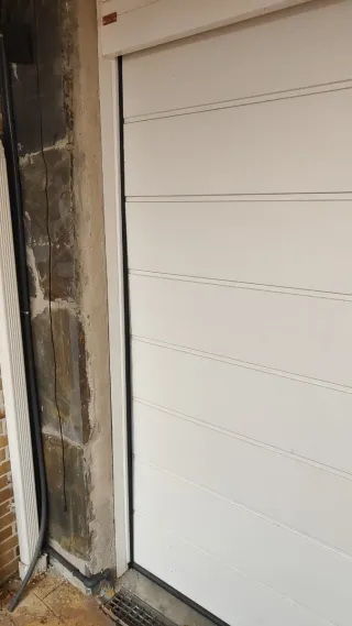 Puerta seccional de garaje Hormann completa