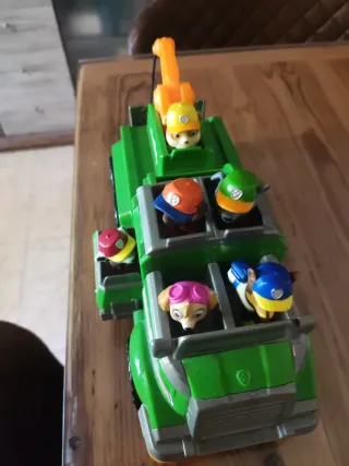 Camión Patrulla Canina con figuras