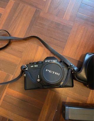 Macchina fotografica Petri con borsa e flash