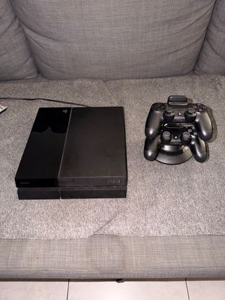 PS4 500GB + Base Carga Dual para 2 mandos
