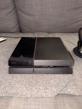 PS4 500GB + Base Carga Dual para 2 mandos