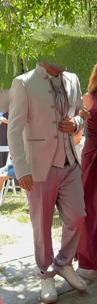 Traje de Novio Morado y Blanco