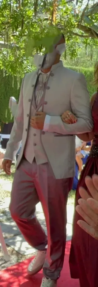 Traje de Novio Morado y Blanco