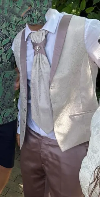 Traje de Novio Morado y Blanco