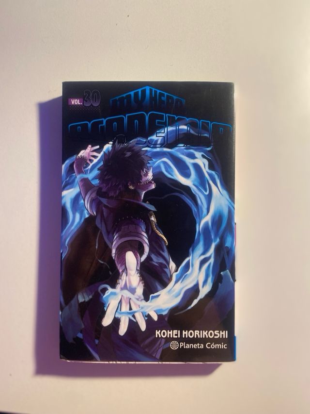 Cómics/mangas de Naruto, Zelda y My Hero Academia.