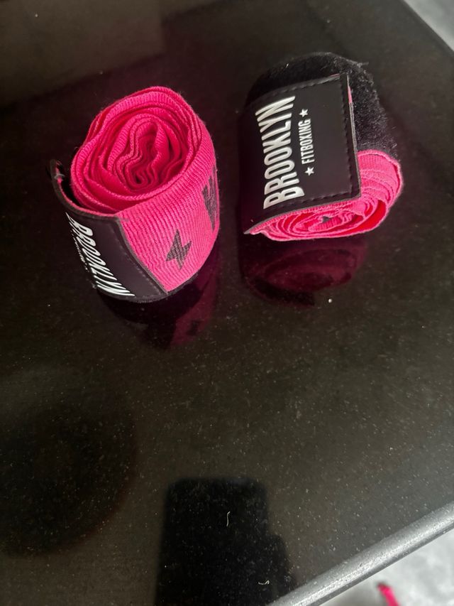 Guantes de boxeo rosas We Are Fighters