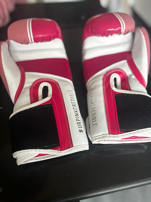 Guantes de boxeo rosas We Are Fighters