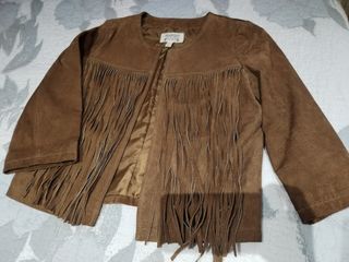 Chaqueta ante de flecos Mango