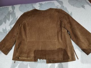 Chaqueta ante de flecos Mango